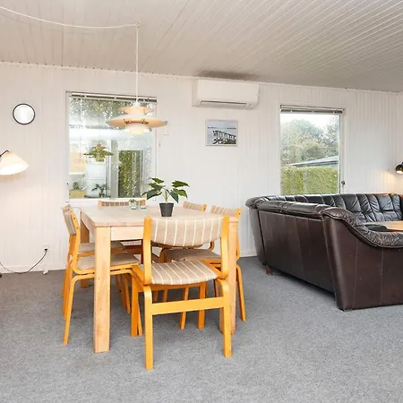 Three-bedroom In Juelsminde 15 *