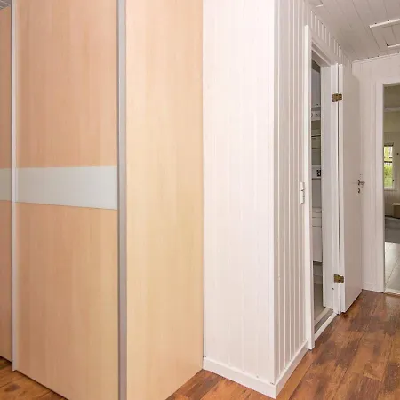 Three-bedroom In Juelsminde 15 *